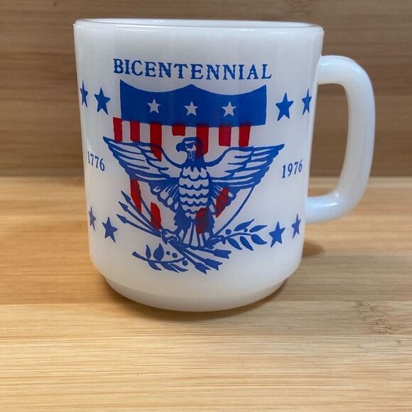 Vtg Milk Glass Bicentennial 1776 1976 Red White Blue USA Eagle Coffee Cup Mug - Picture 1 of 10